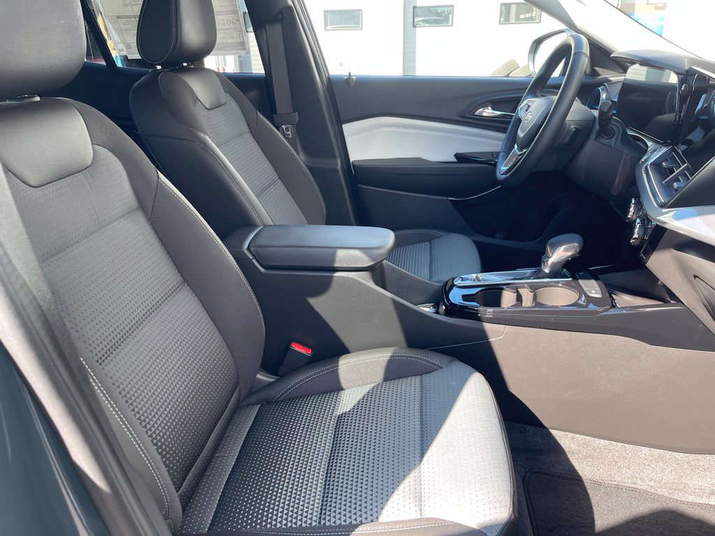 New 2026 Chevrolet Trax LT w/ Sunroof Package FWD image 24