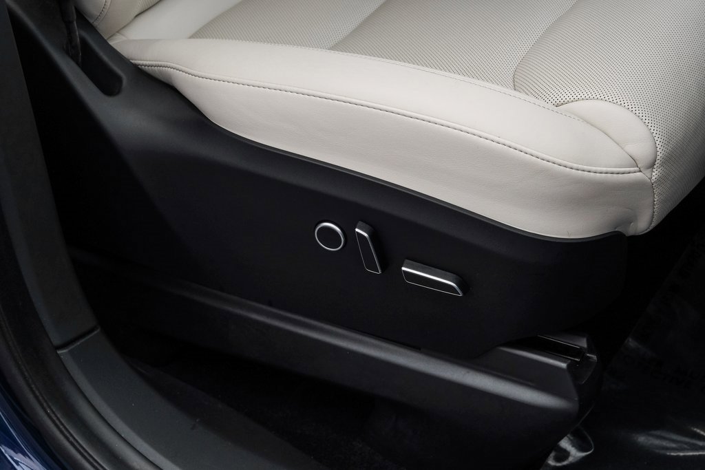 Used 2022 Tesla Model X image 41