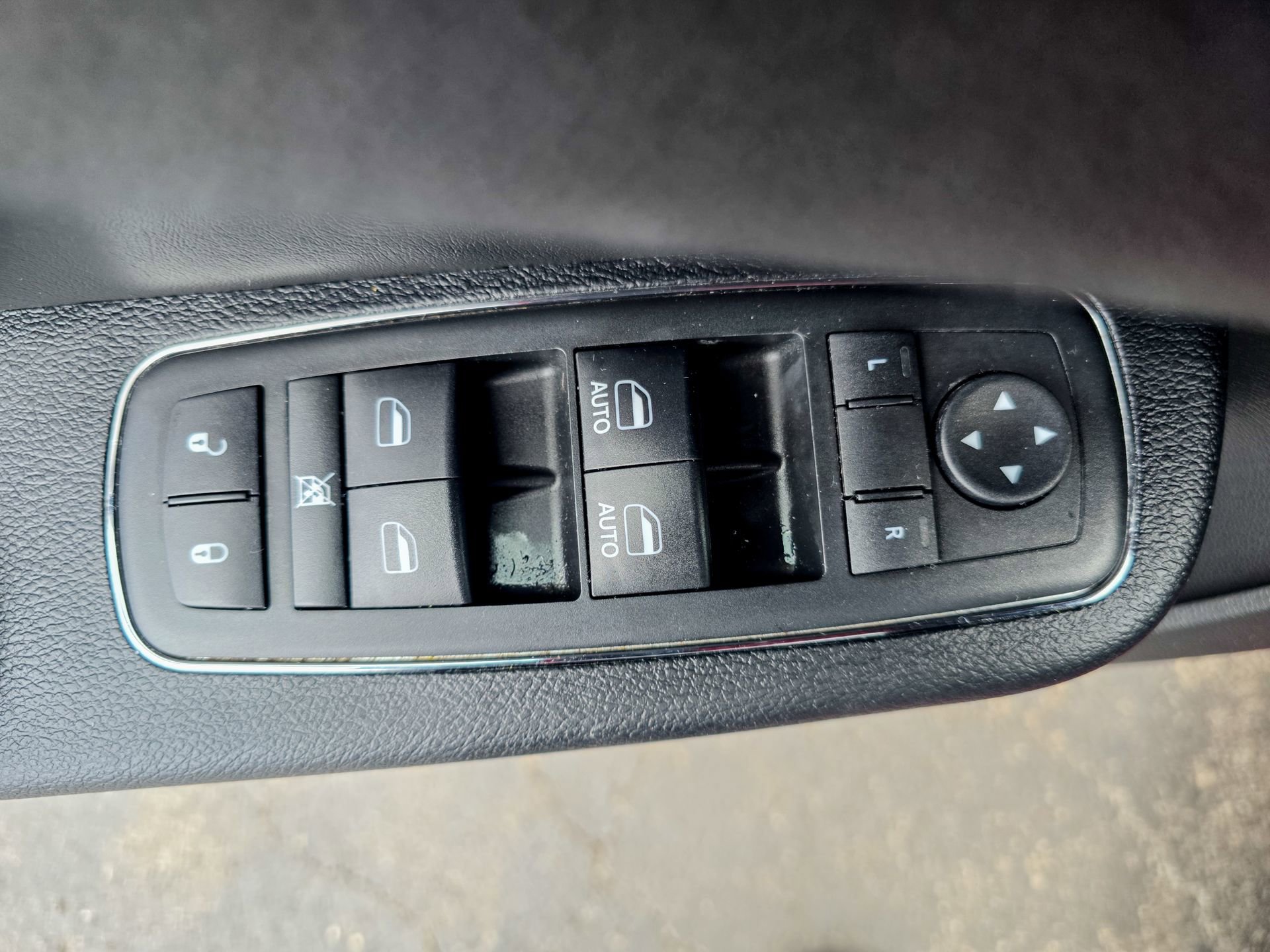 Used 2018 Chrysler 300 Touring image 25