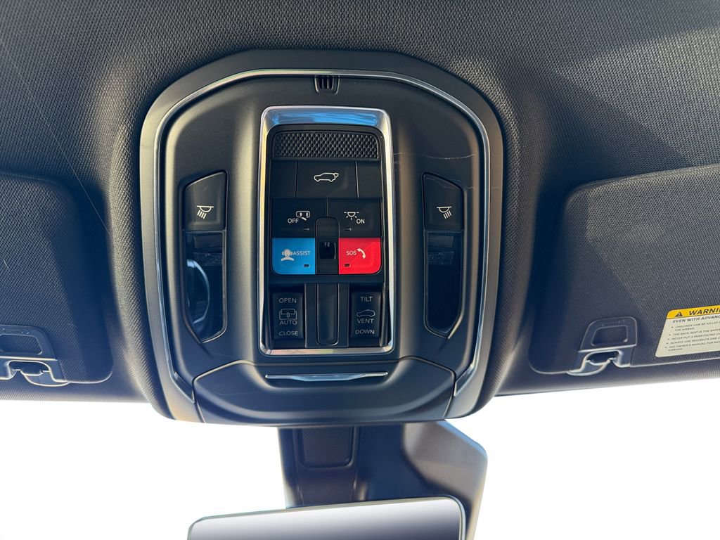 New 2025 Jeep Grand Cherokee Laredo X w/ Luxury Tech Group I image 25