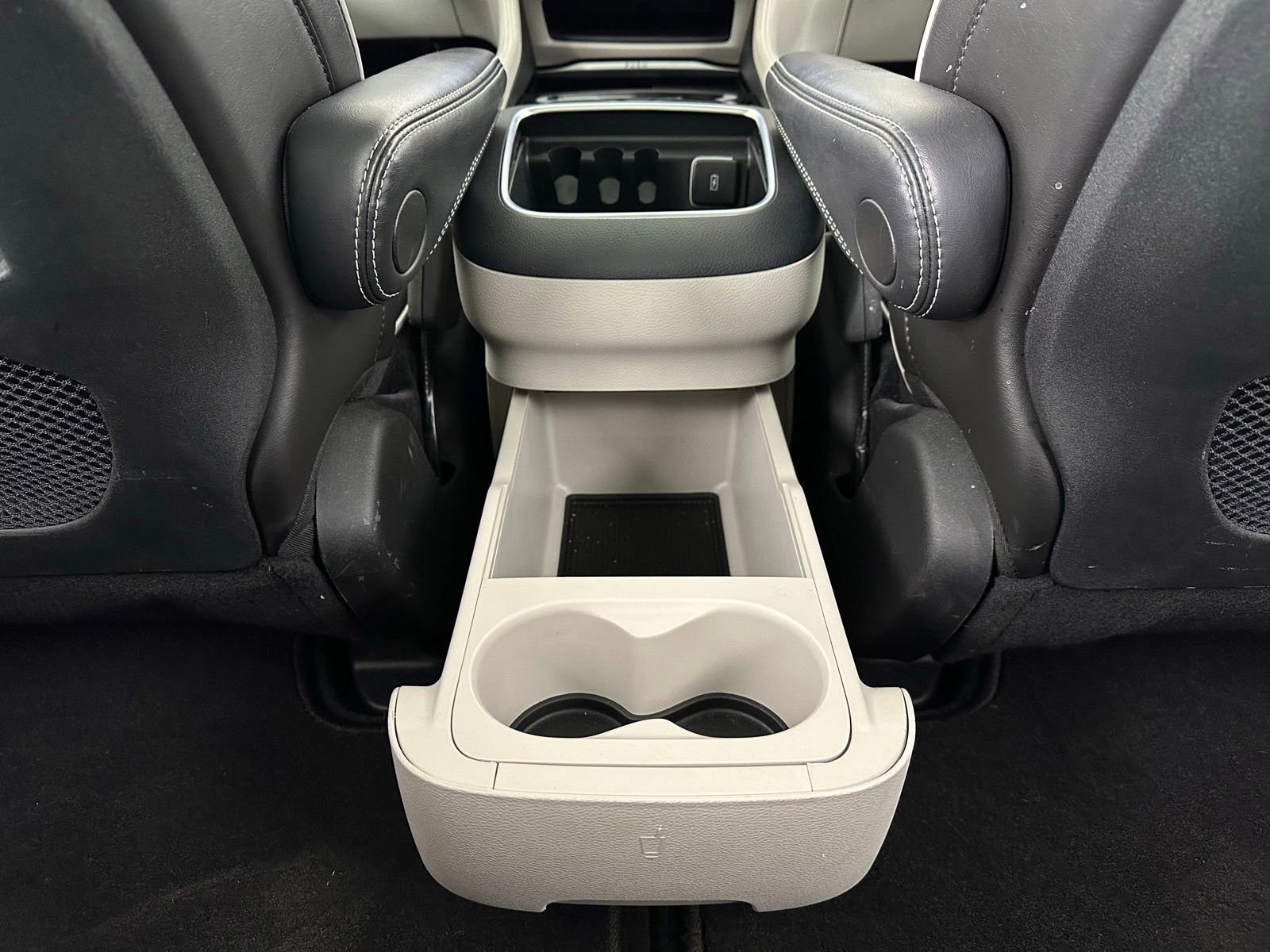 Used 2024 Chrysler Pacifica Limited image 38