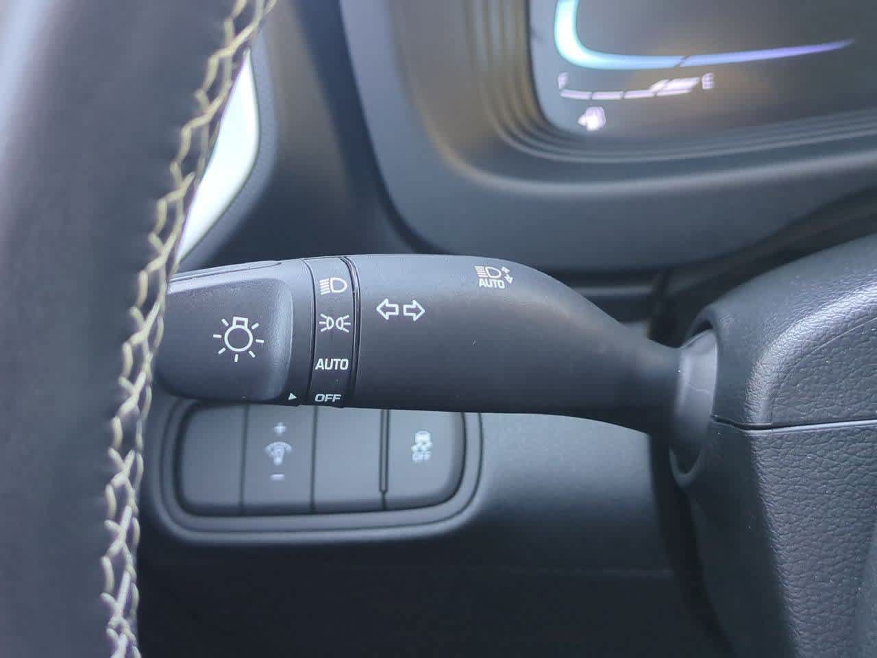 Used 2023 Hyundai Venue Limited FWD image 25