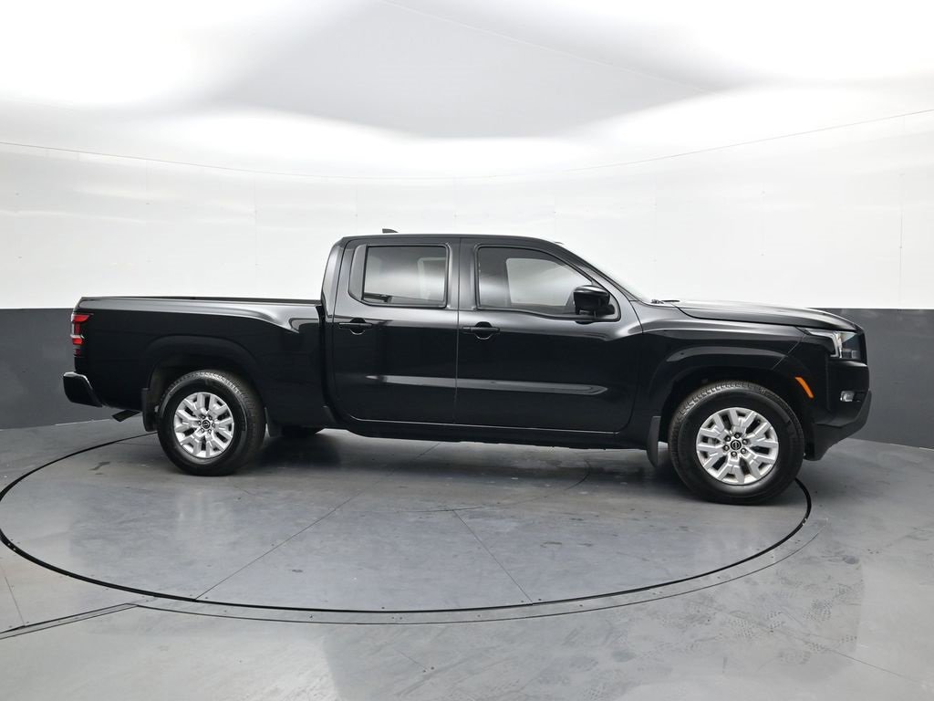 Used 2024 Nissan Frontier SV image 3