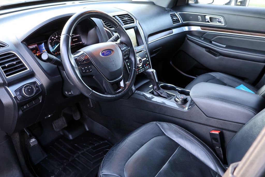 Certified 2017 Ford Explorer Limited AWD/4WD image 3