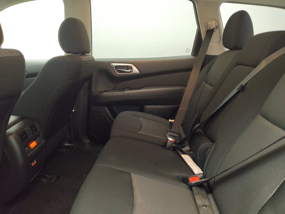 Used 2020 Nissan Pathfinder S image 18