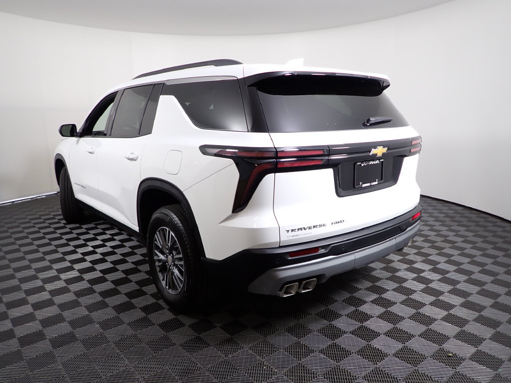 New 2027 Chevrolet Traverse LT w/ LPO, Floor Liner Package AWD/4WD image 13
