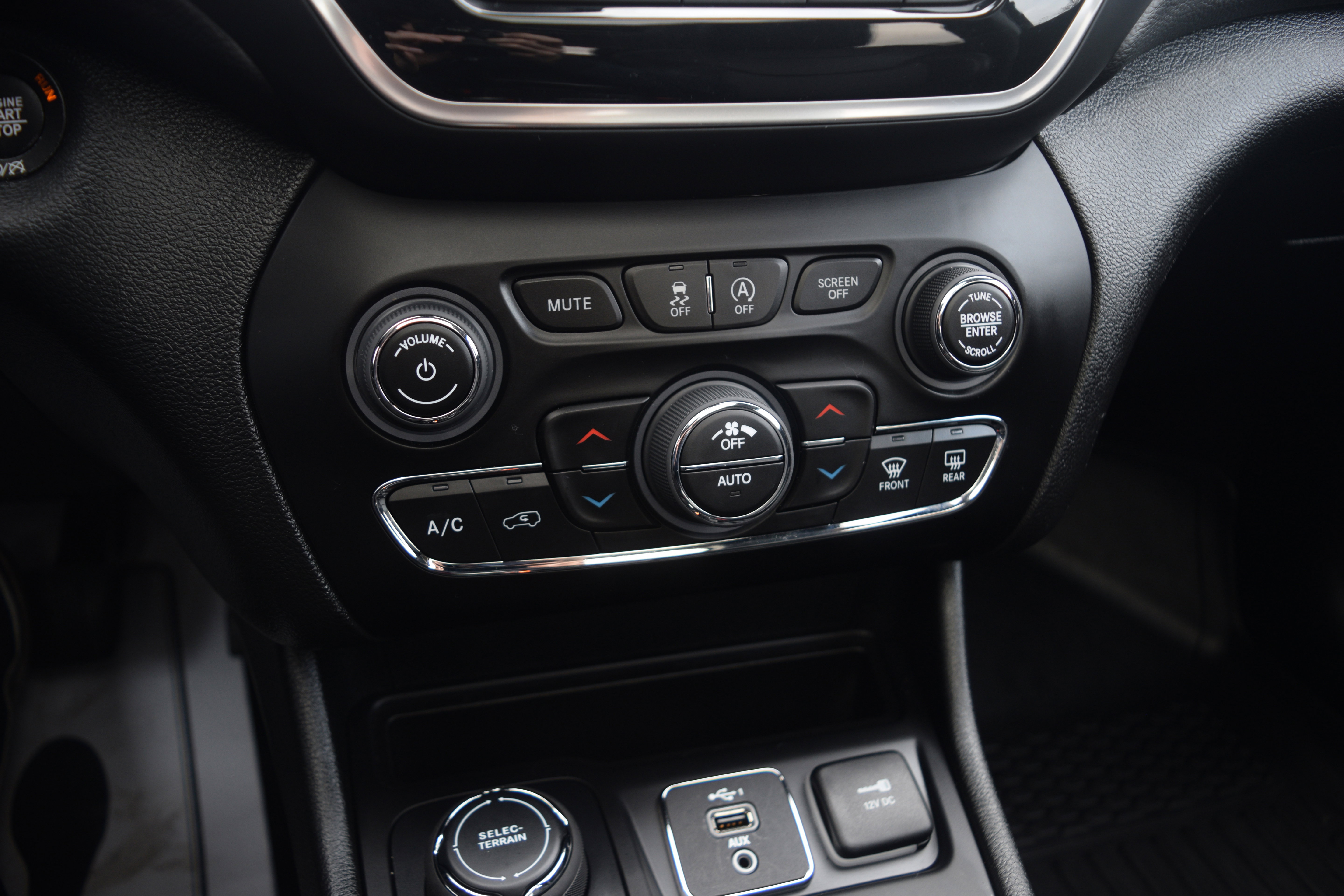 Used 2022 Jeep Cherokee Limited image 11