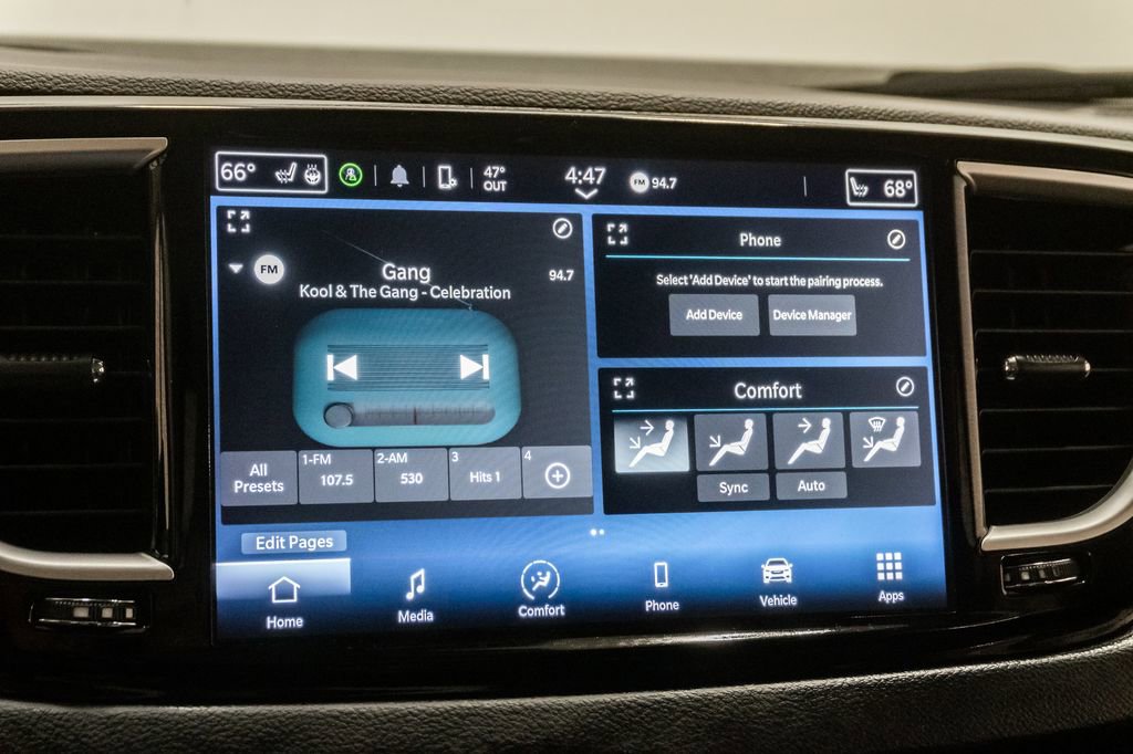 Used 2023 Chrysler Pacifica Touring-L FWD image 17
