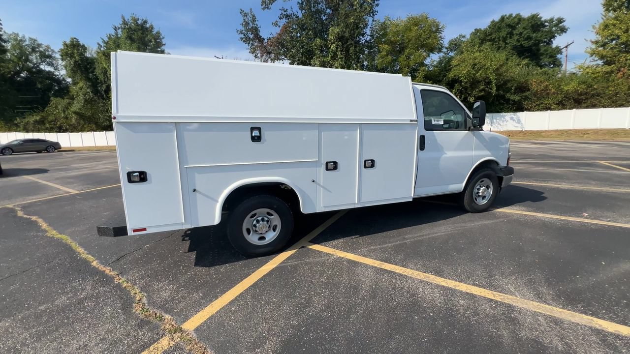 New 2025 Chevrolet Express 3500 w/ Power Convenience Package RWD image 28