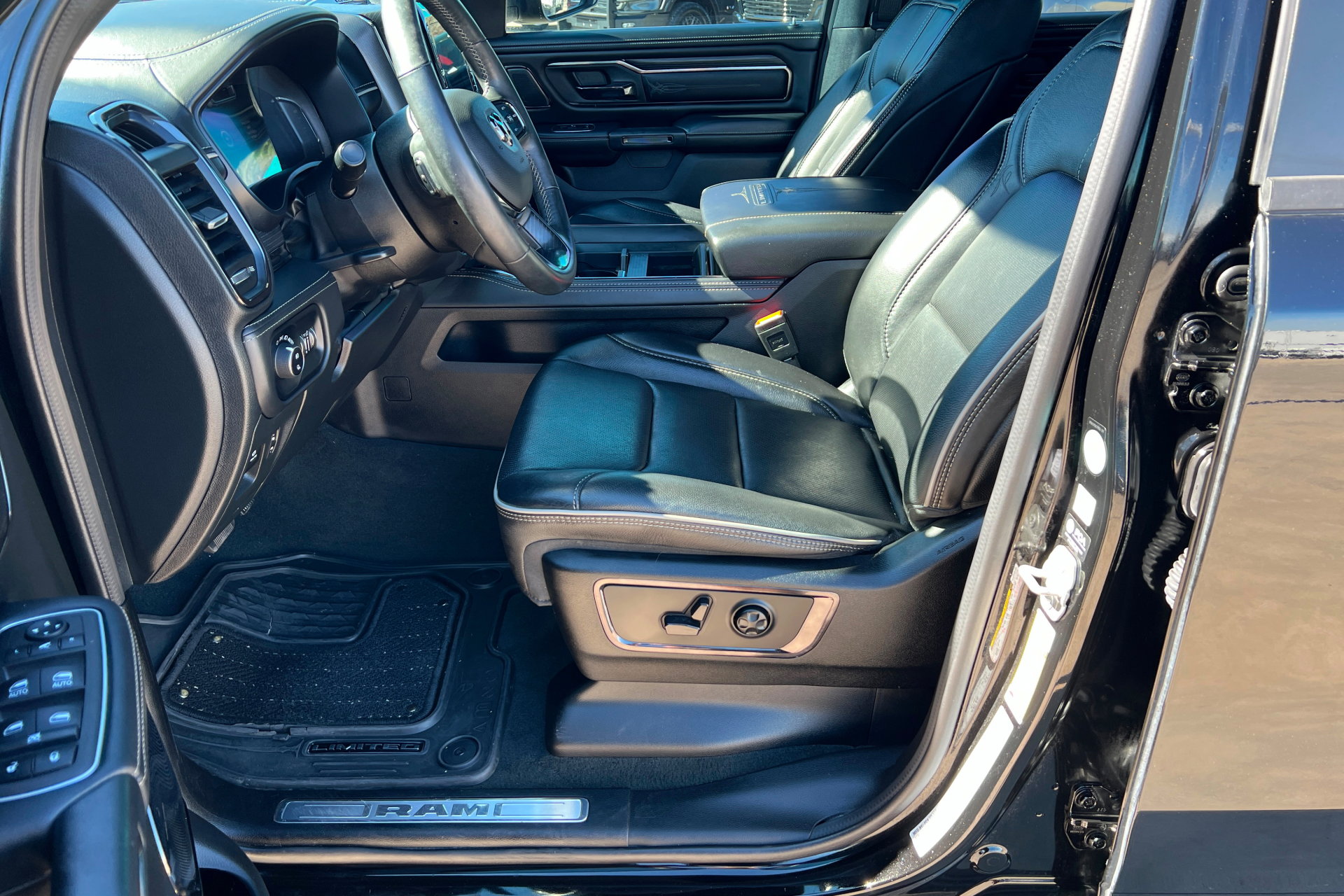 Used 2024 RAM 1500 Limited AWD/4WD image 17