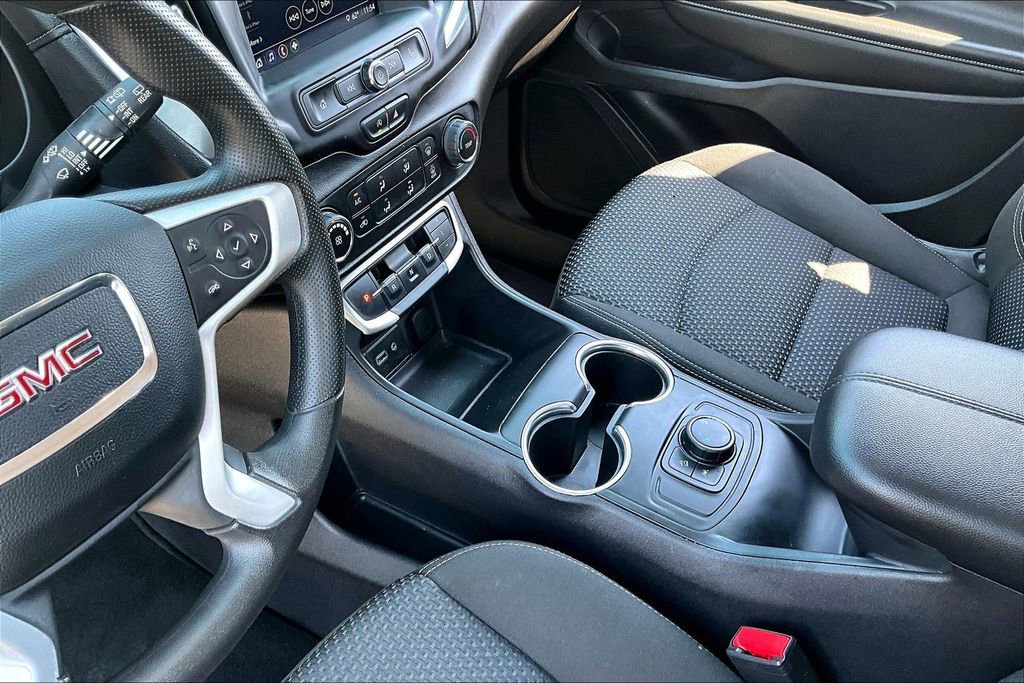 Used 2024 GMC Terrain SLE image 17