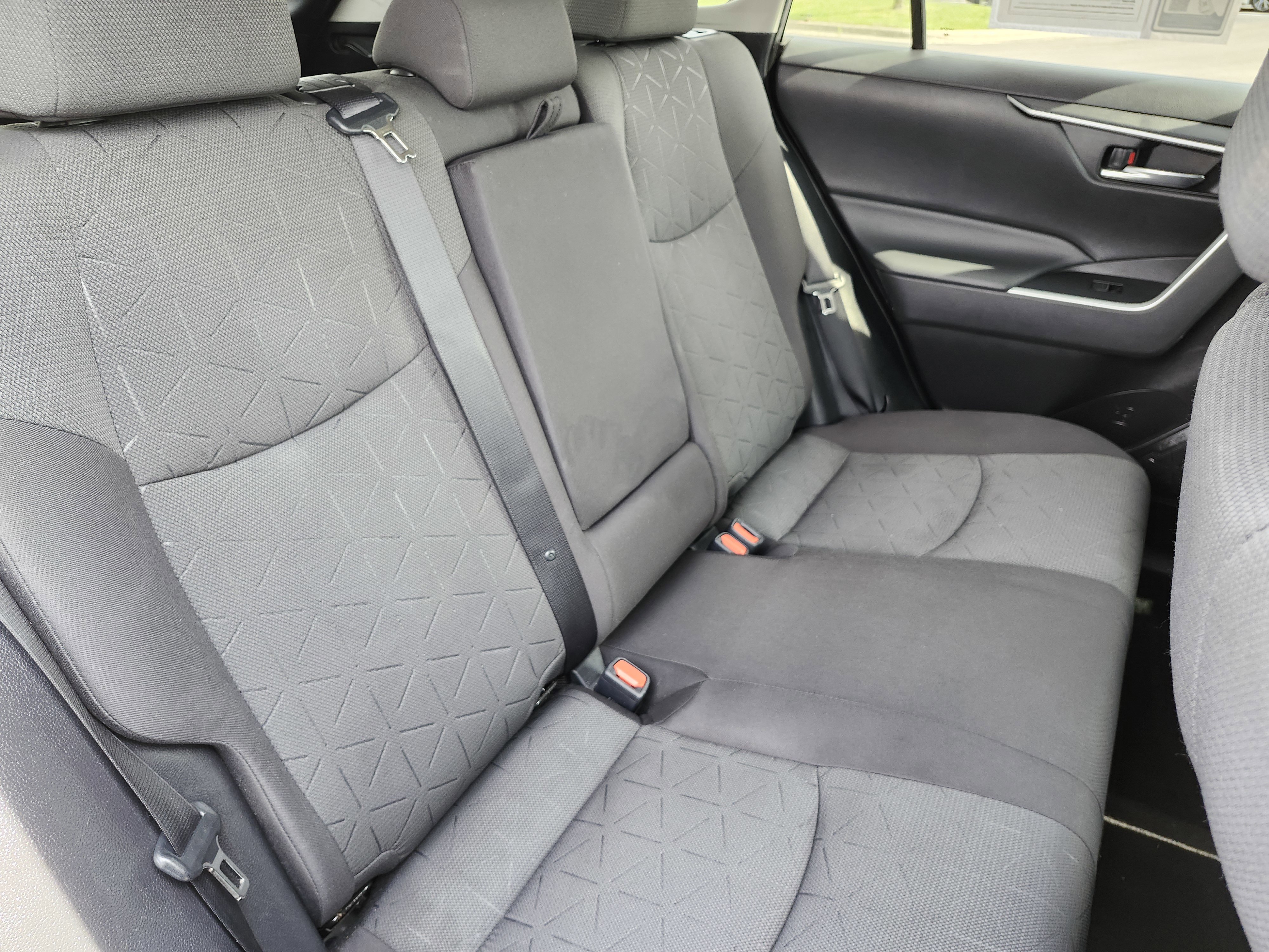Used 2022 Toyota RAV4 XLE AWD/4WD image 18