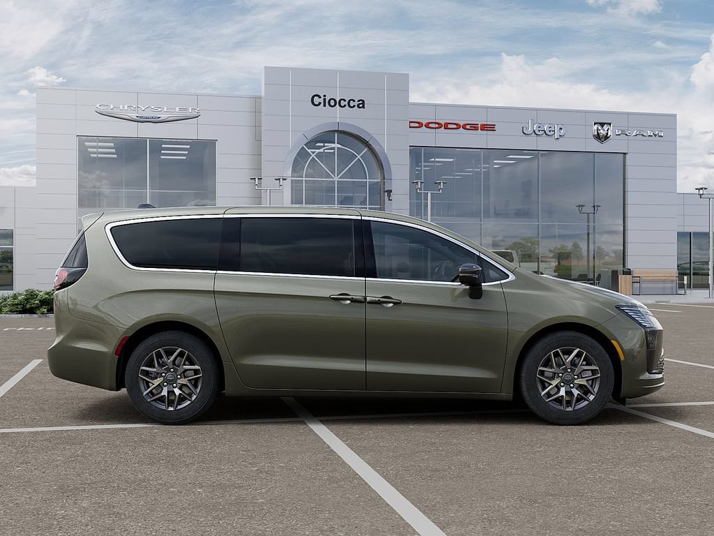 New 2027 Chrysler Pacifica Limited AWD/4WD image 21