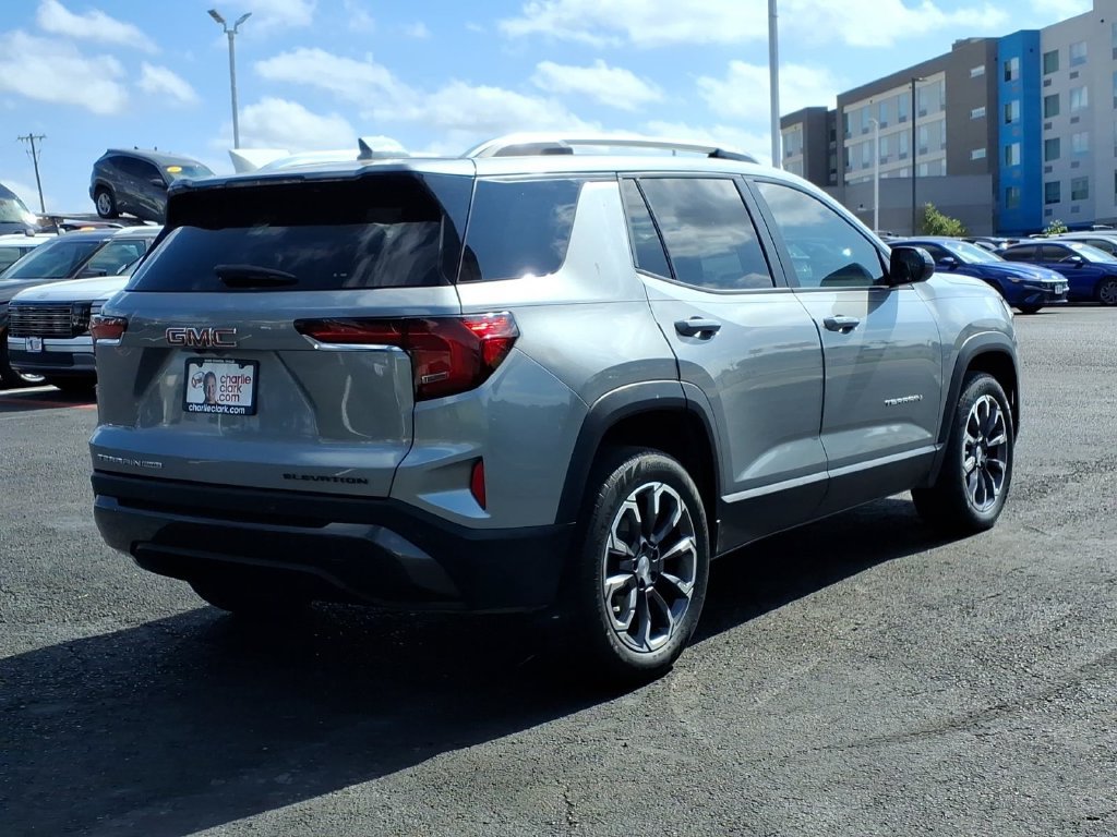 Used 2025 GMC Terrain Elevation w/ Elevation Premium Package AWD/4WD image 5