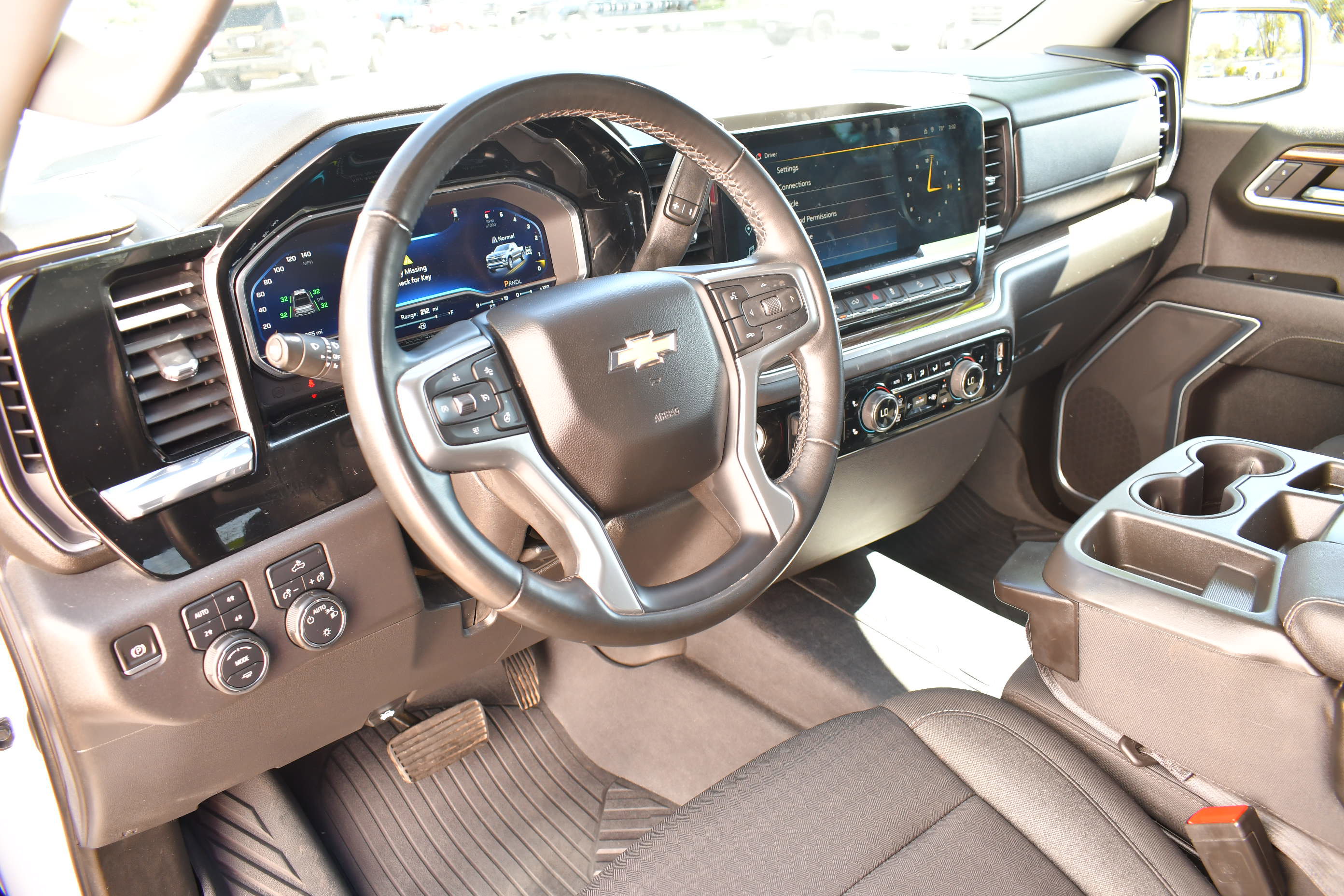 Used 2023 Chevrolet Silverado 1500 LT w/ Z71 Off-Road Package image 15