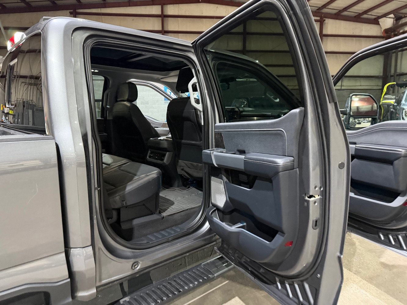 Used 2024 Ford F250 Lariat w/ Sport Appearance Package AWD/4WD image 21
