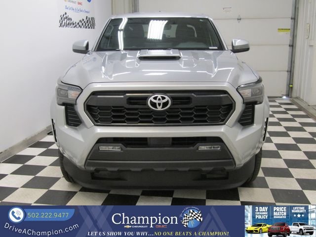 Used 2025 Toyota Tacoma TRD Sport RWD image 2