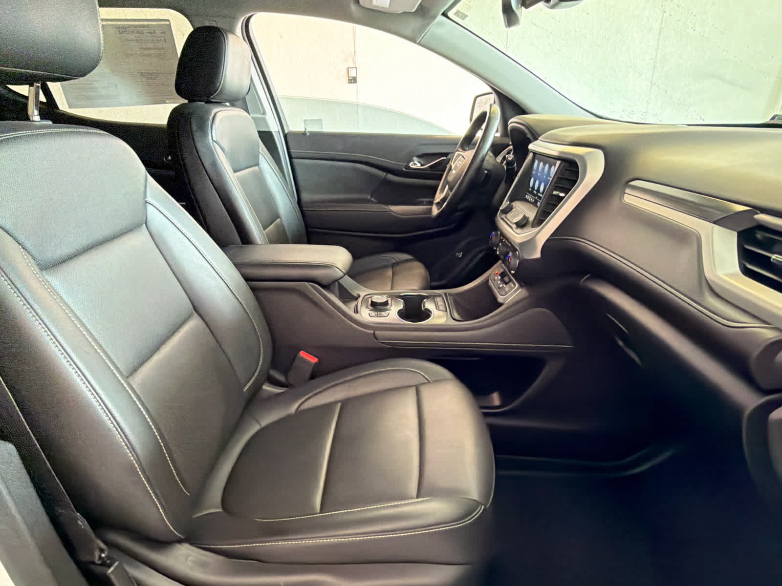 Used 2023 GMC Acadia SLT FWD image 26