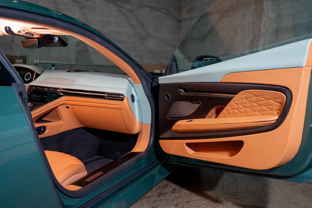 Used 2024 Aston Martin DB12 Coupe image 31