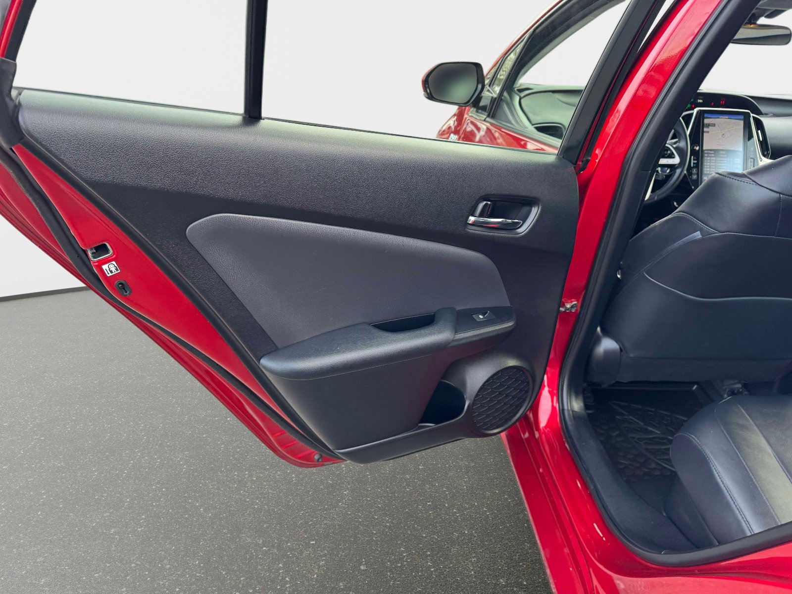 Used 2017 Toyota Prius Prime Premium image 17