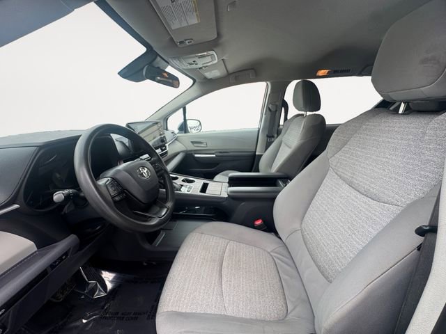 Used 2022 Toyota Sienna LE image 9