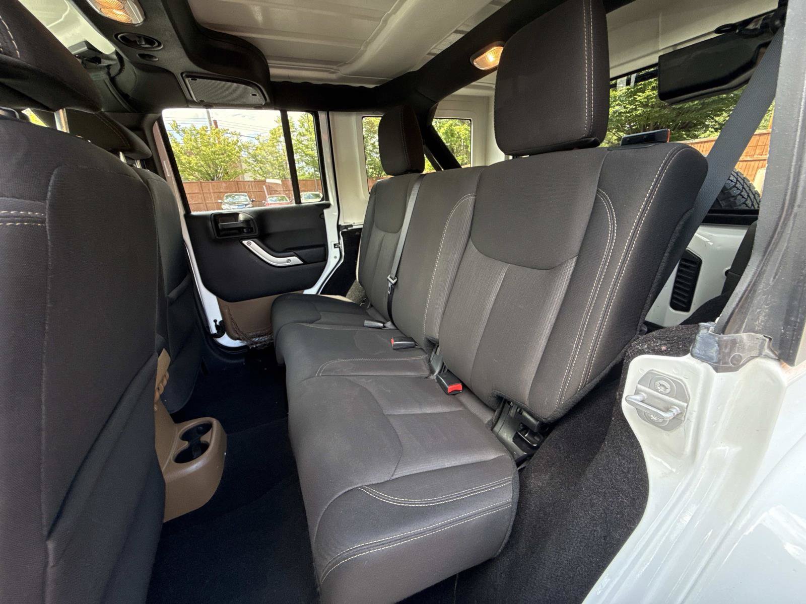 Used 2016 Jeep Wrangler Unlimited Sahara w/ Connectivity Group AWD/4WD image 13