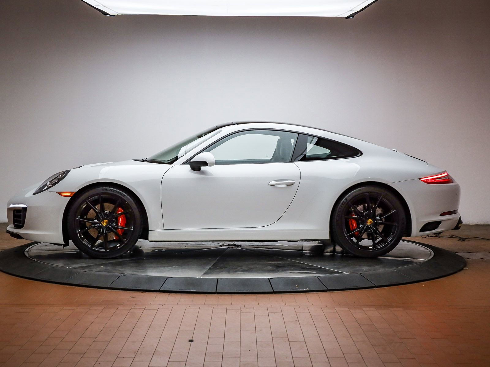 Certified 2018 Porsche 911 Carrera S RWD image 2