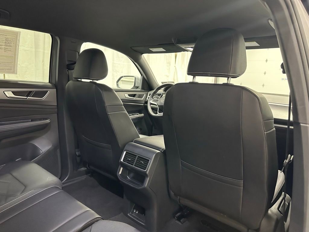 Used 2025 Volkswagen Atlas Cross Sport SE image 54