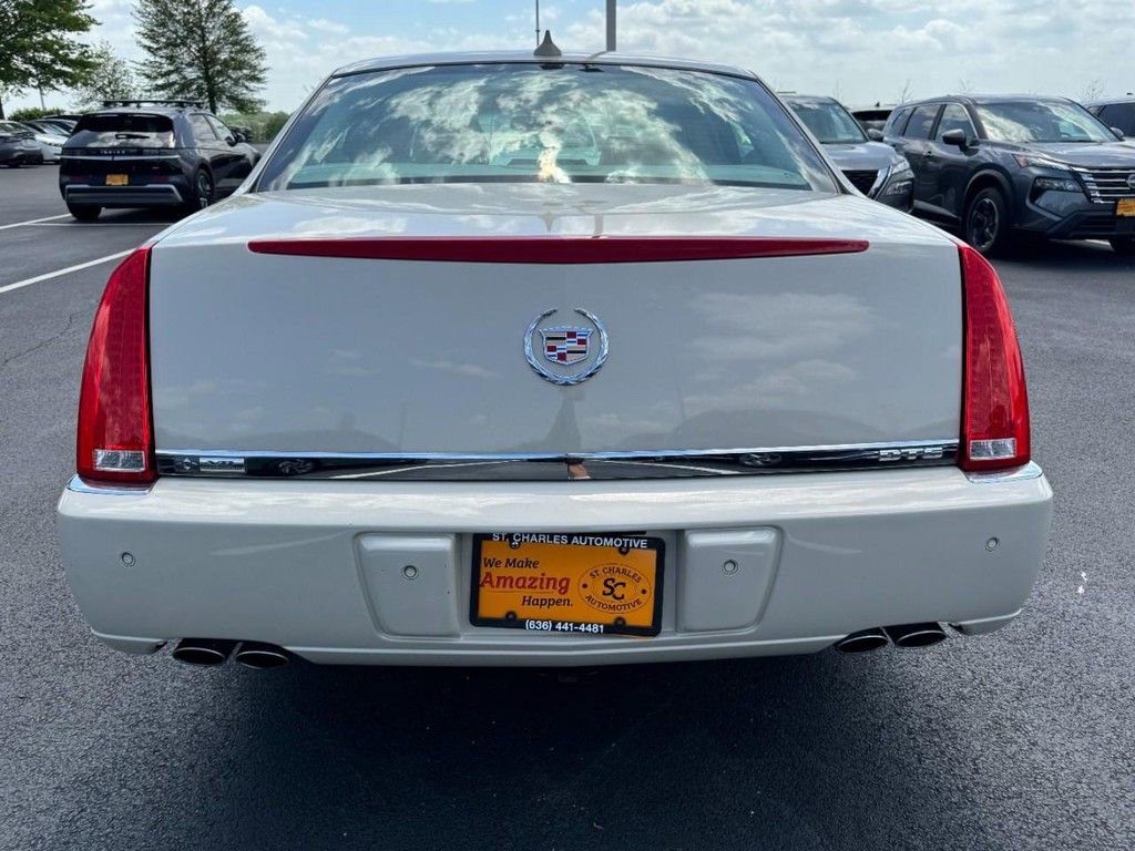 Used 2010 Cadillac DTS Luxury FWD image 4