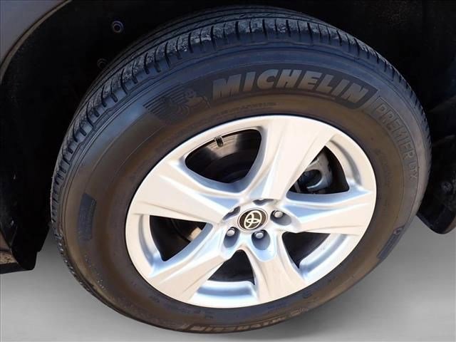 Used 2021 Toyota Highlander L image 7