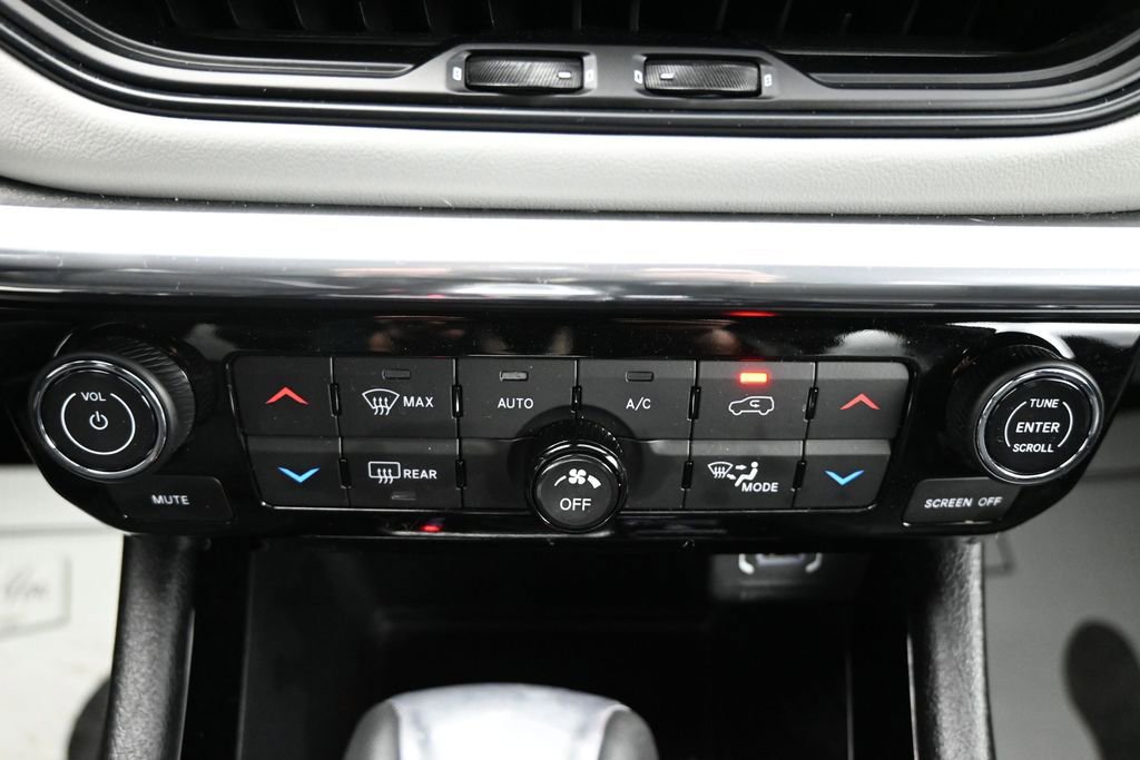 Used 2024 Jeep Compass Limited w/ Elite Group AWD/4WD image 17