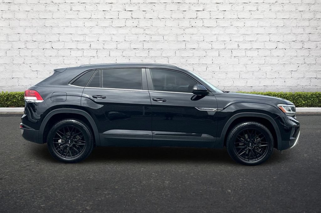 Used 2020 Volkswagen Atlas Cross Sport SE FWD image 3