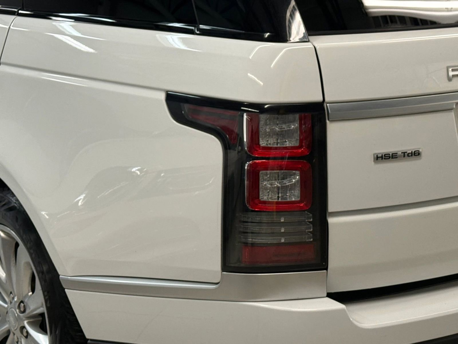 Used 2016 Land Rover Range Rover HSE image 12