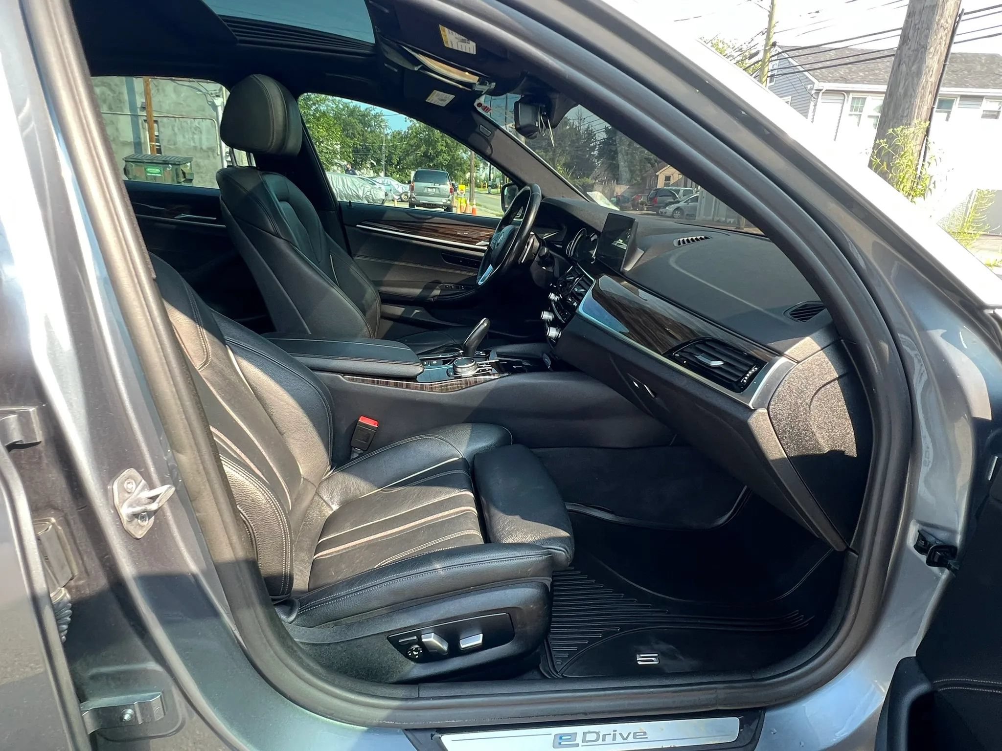 Used 2018 BMW 530e xDrive w/ Premium Package 2 AWD/4WD image 30