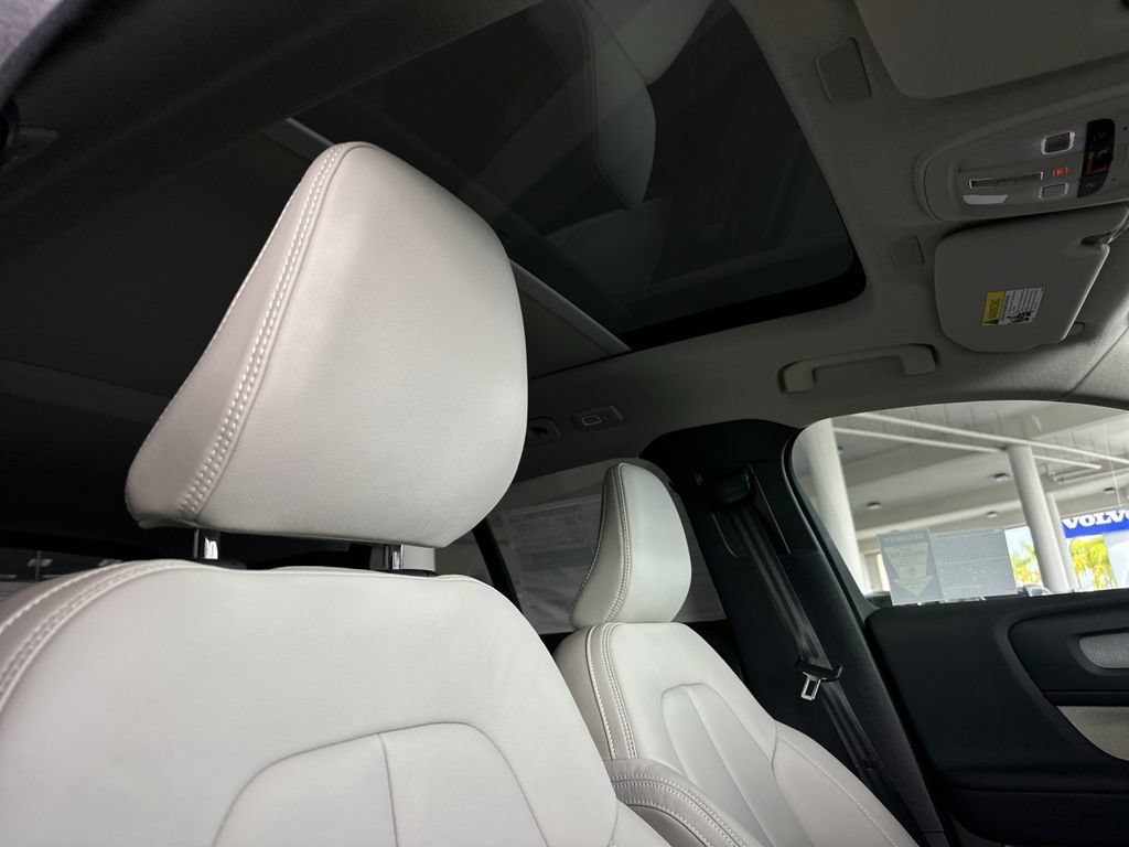 New 2026 Volvo XC40 B5 Plus w/ Protection Package Premier AWD/4WD image 16