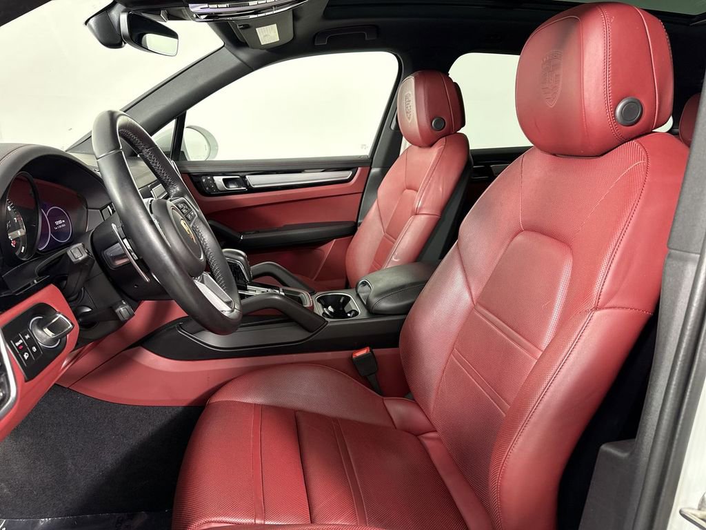 Certified 2022 Porsche Cayenne Platinum Edition image 5