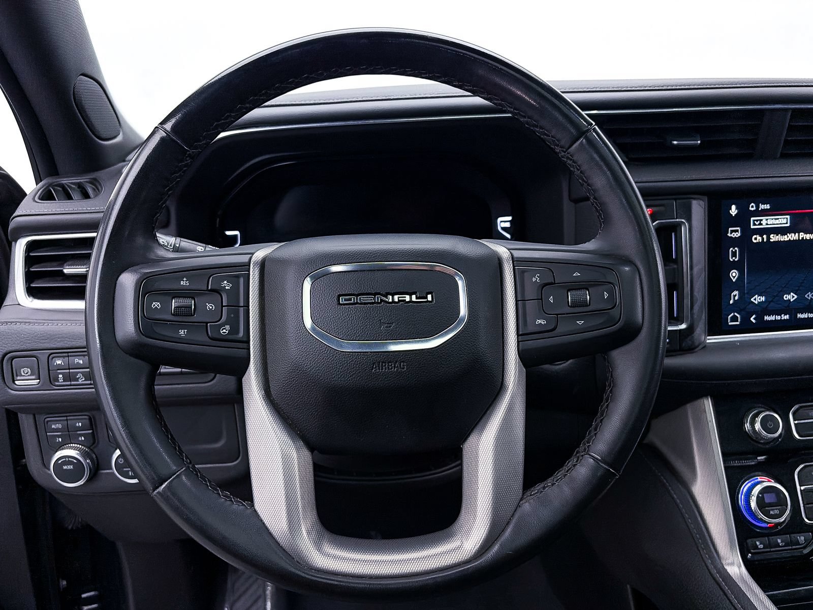 Used 2023 GMC Yukon XL Denali AWD/4WD image 30