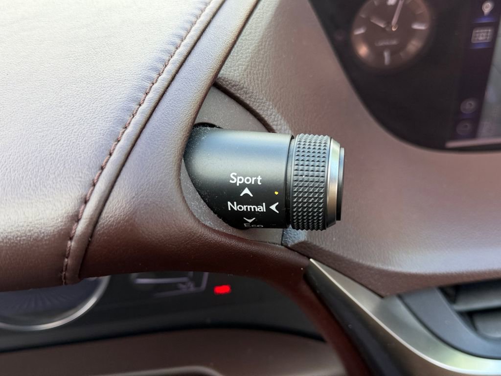 Used 2019 Lexus ES 350 Ultra Luxury w/ Accessory Package 2 image 30