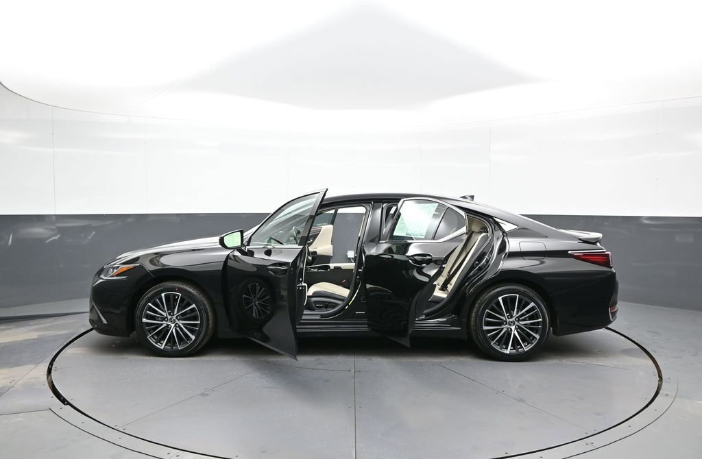 Used 2024 Lexus ES 300h w/ Premium Package FWD image 44