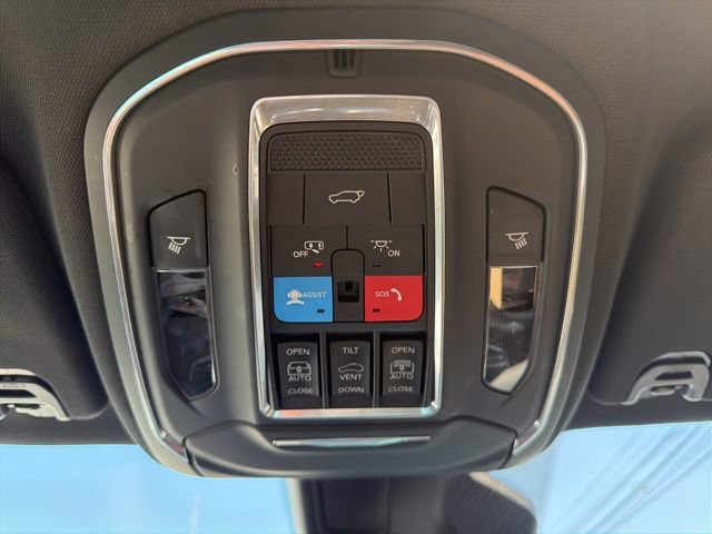 Used 2022 Jeep Wagoneer Series III w/ Premium Group I AWD/4WD image 29