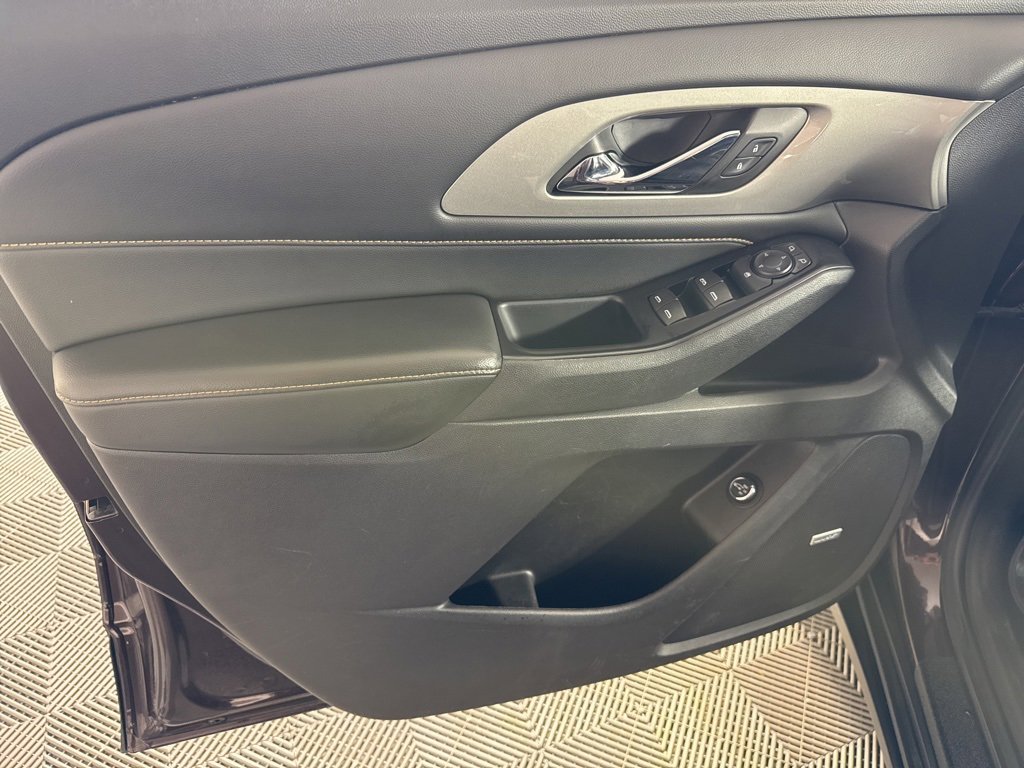 Used 2018 Chevrolet Traverse LT image 12