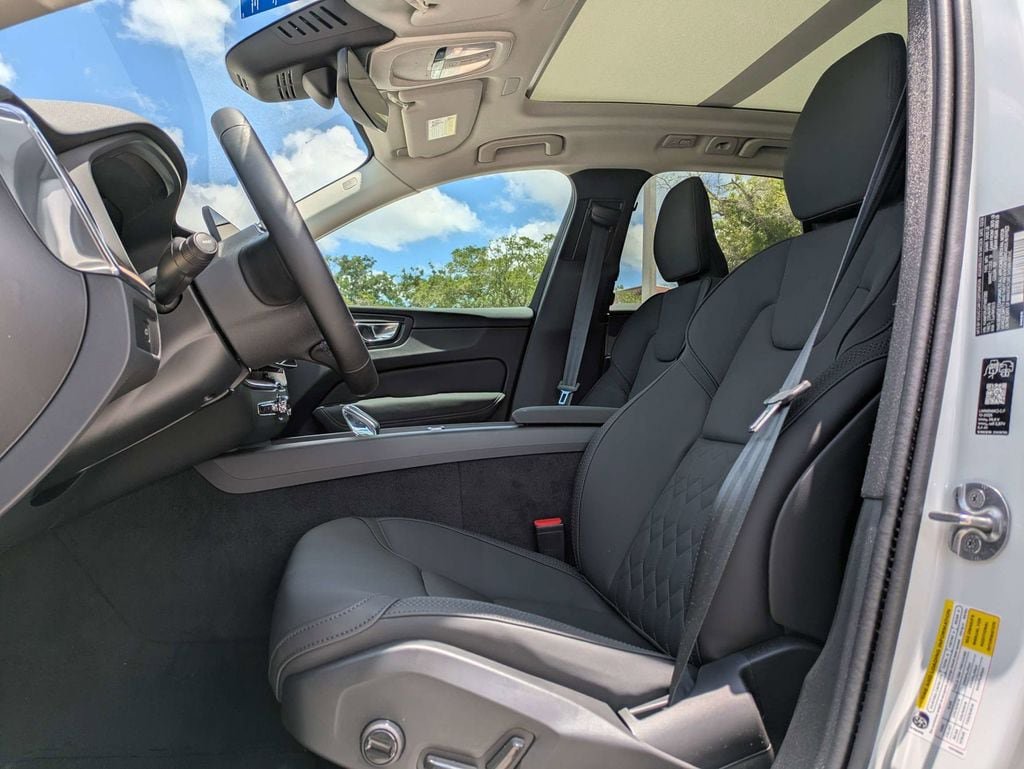 New 2026 Volvo XC60 B5 Core AWD/4WD image 2