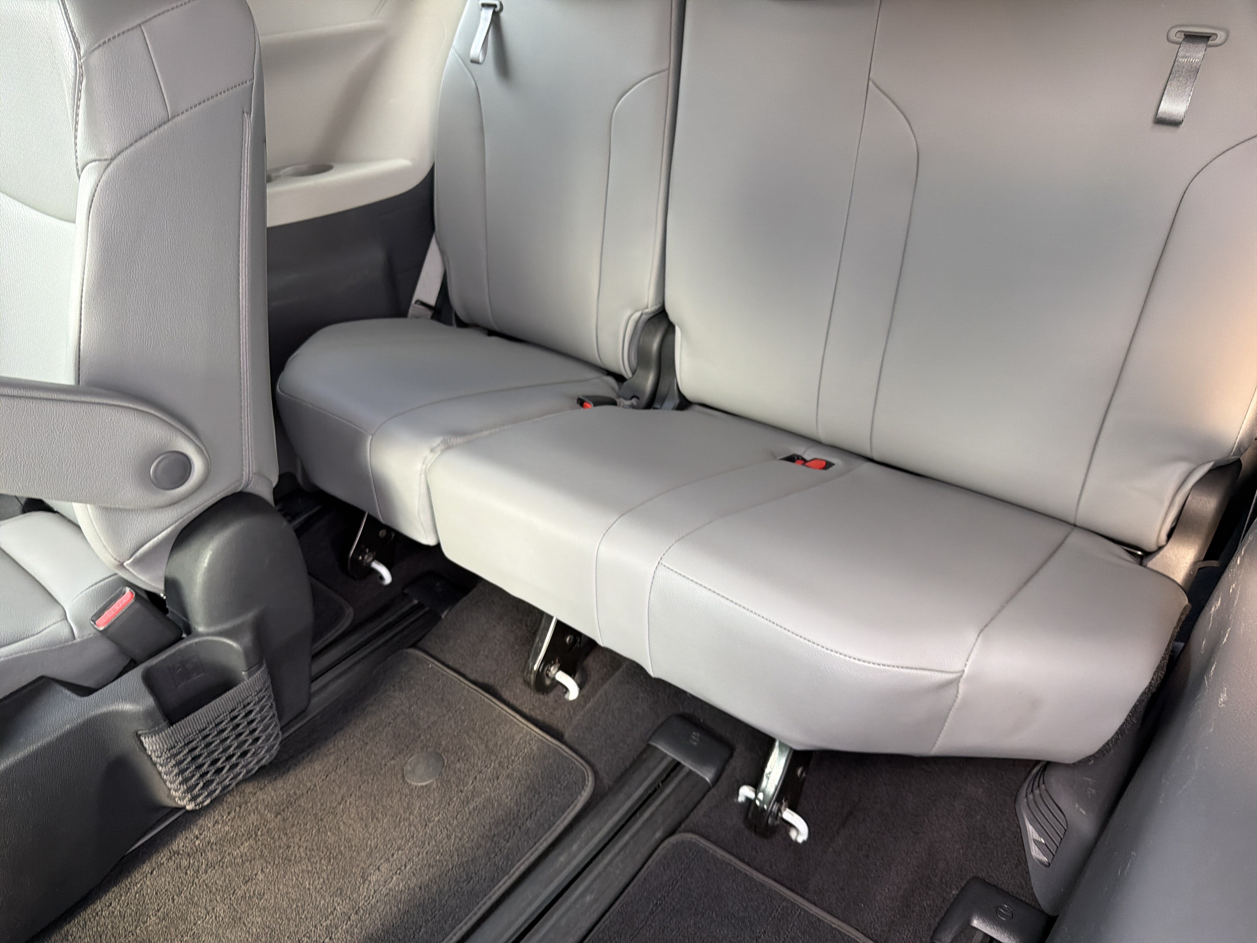 Used 2022 Toyota Sienna XLE FWD image 29