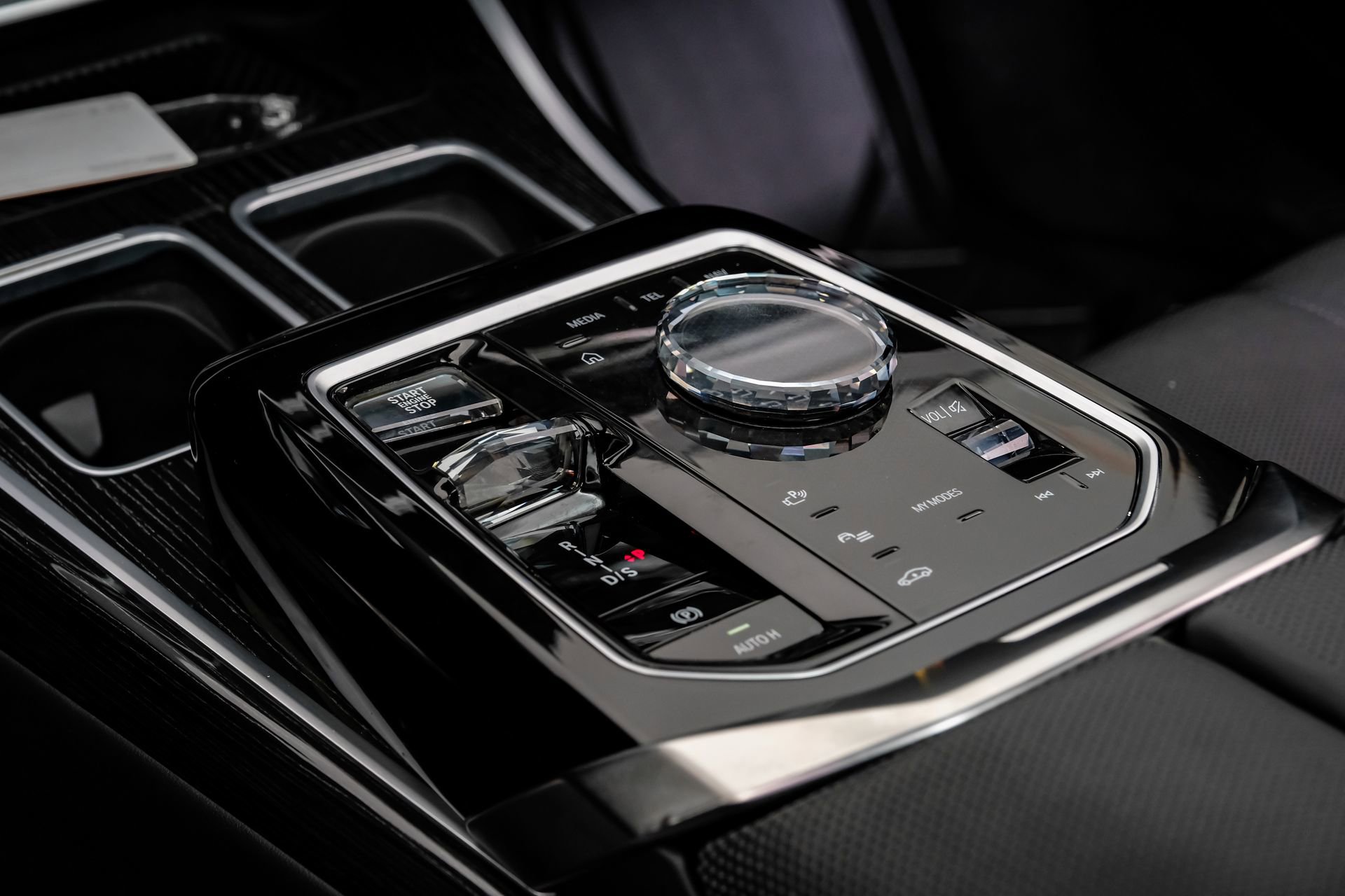 Used 2023 BMW 740i image 29