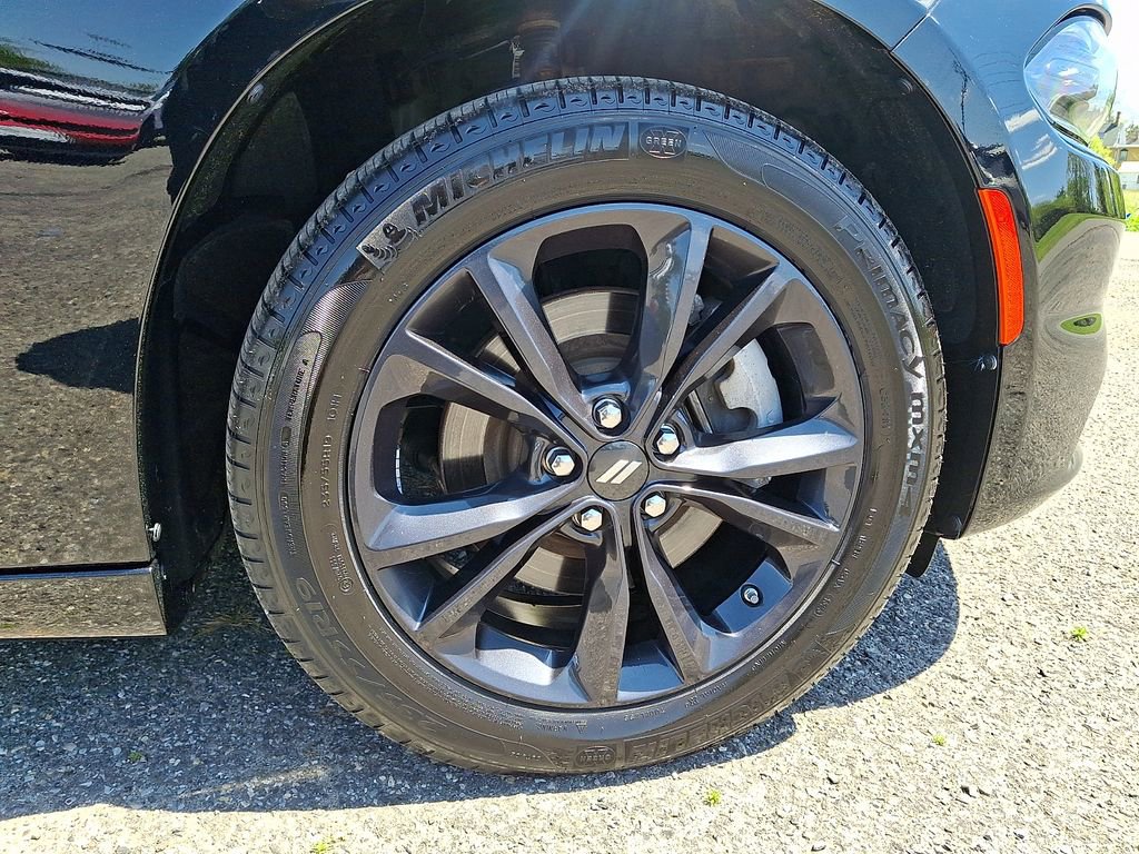 Used 2023 Dodge Charger SXT w/ Blacktop Package AWD/4WD image 9