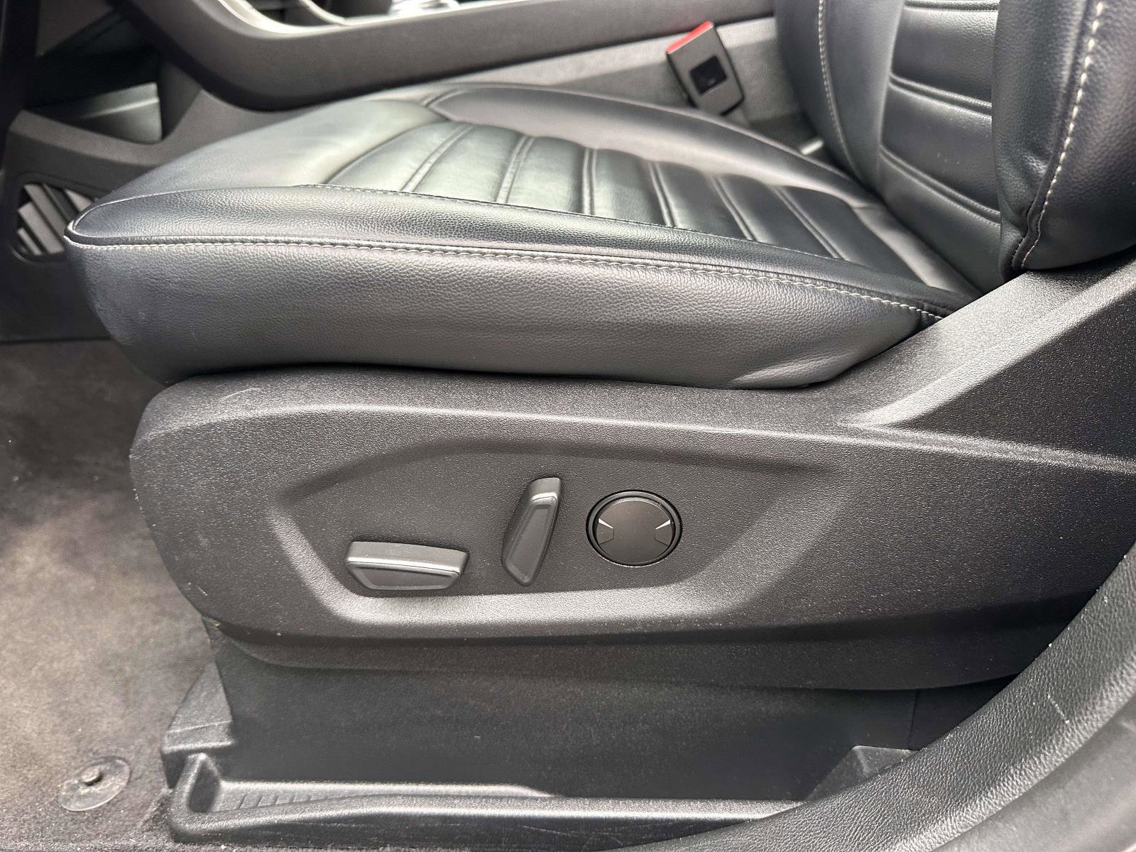 Used 2024 Ford Edge SEL AWD/4WD image 11