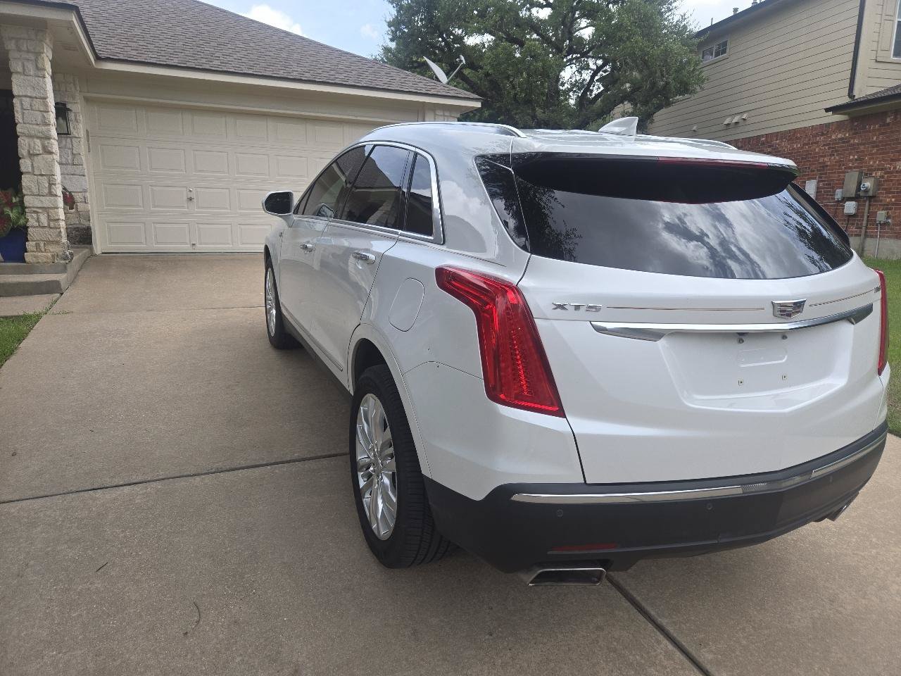 Used 2017 Cadillac XT5 Premium Luxury FWD image 6