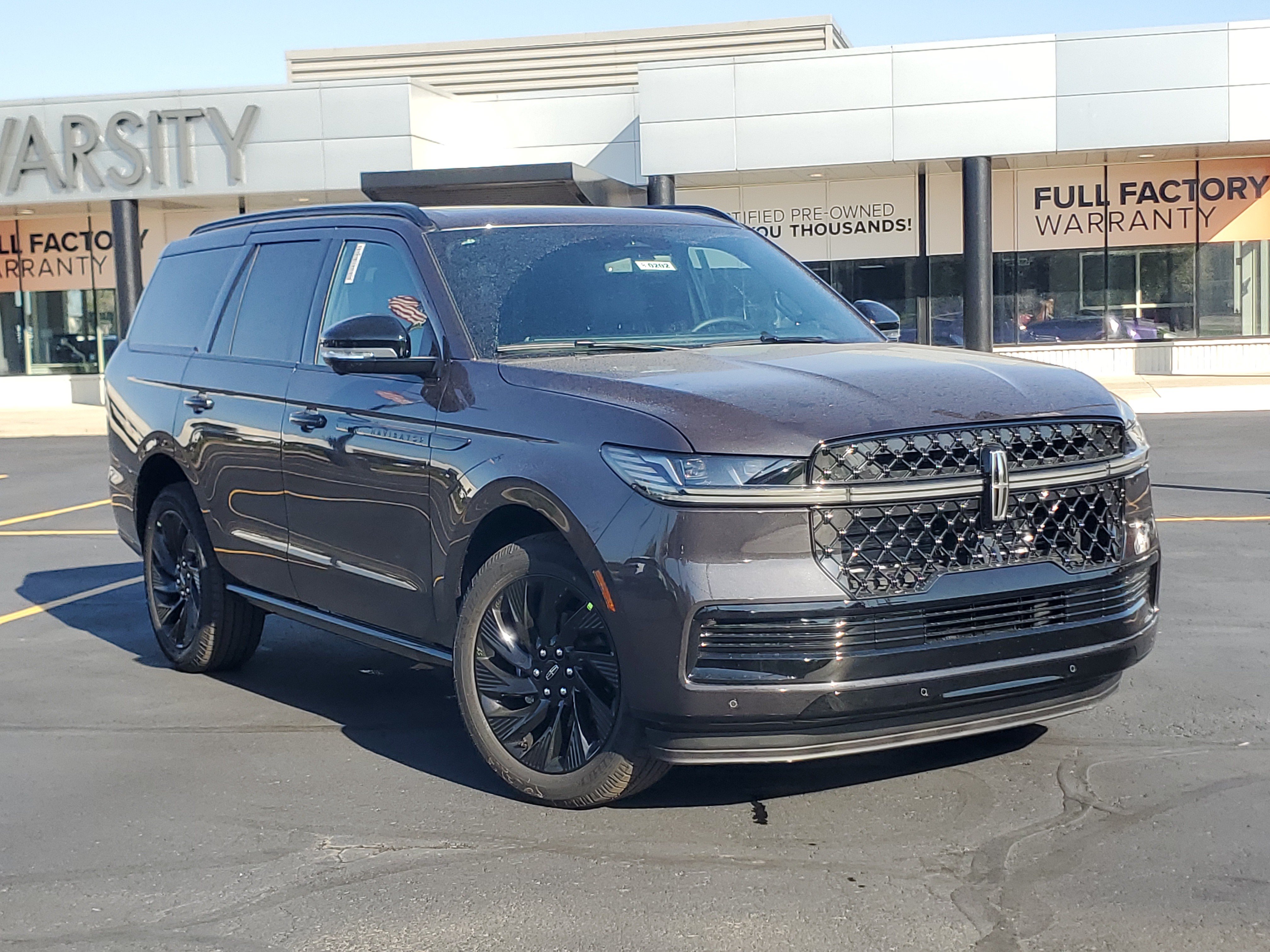 New 2027 Lincoln Navigator Reserve w/ Jet Appearance Package