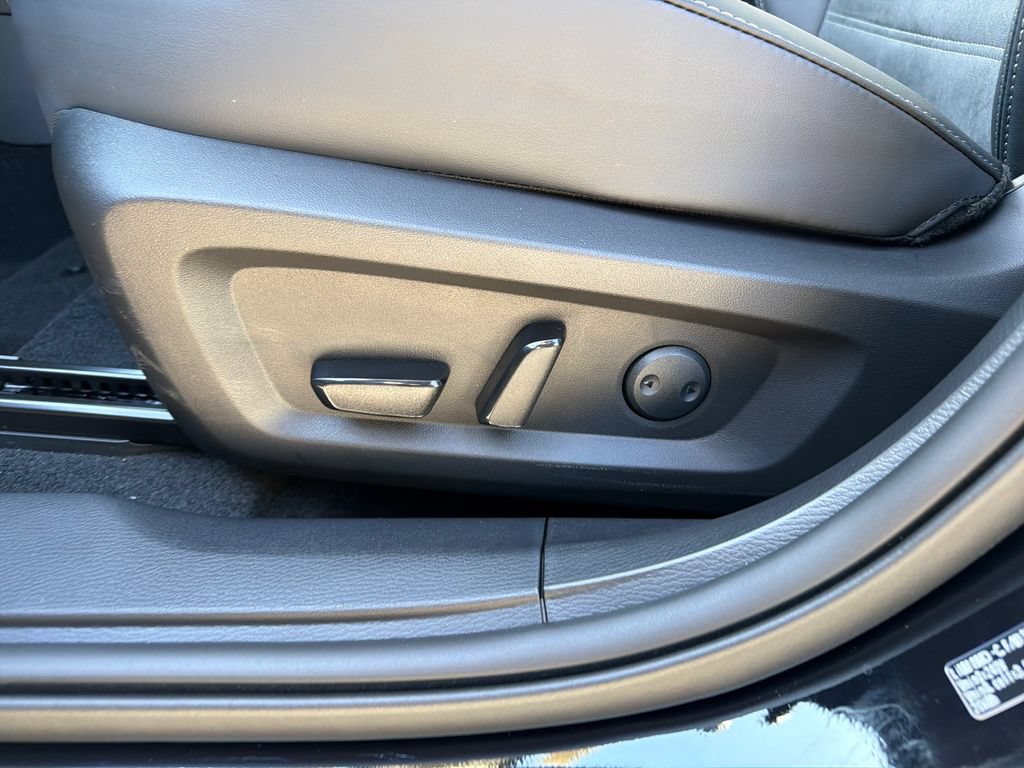 Used 2026 Nissan Rogue SL AWD/4WD image 15
