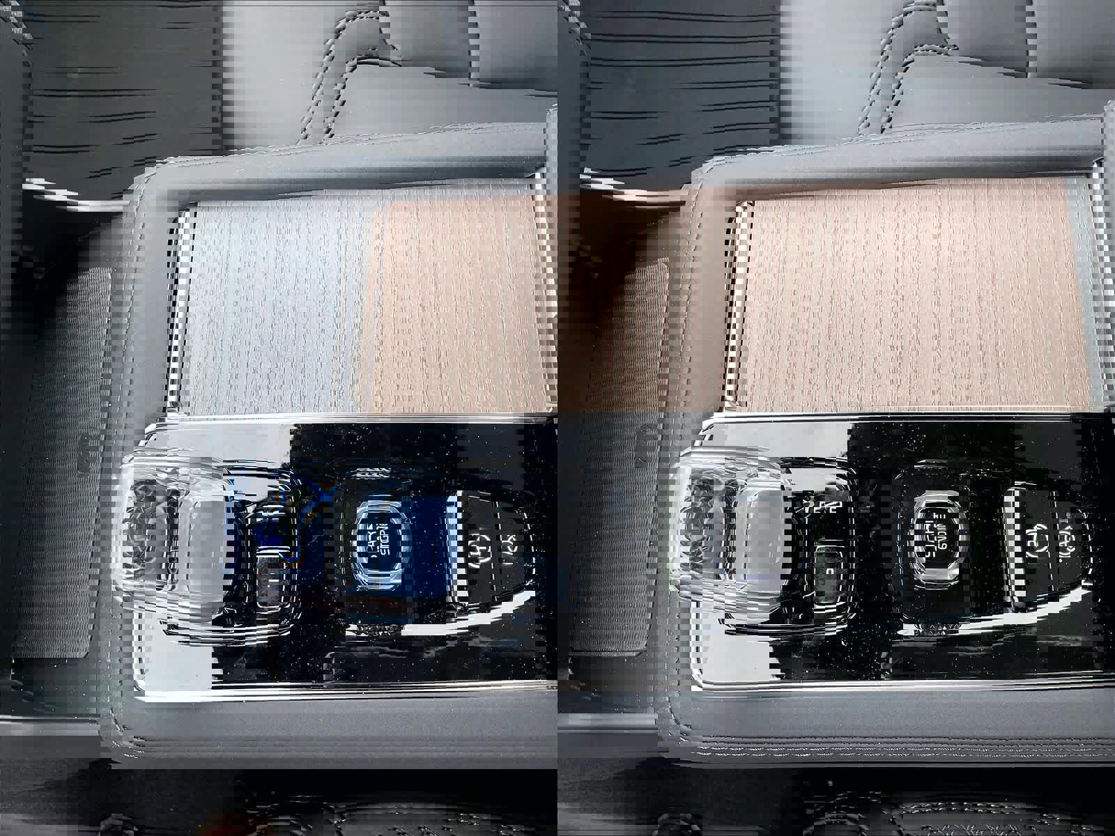 New 2026 Volvo XC90 T8 Plus w/ Protection Package Premier image 10